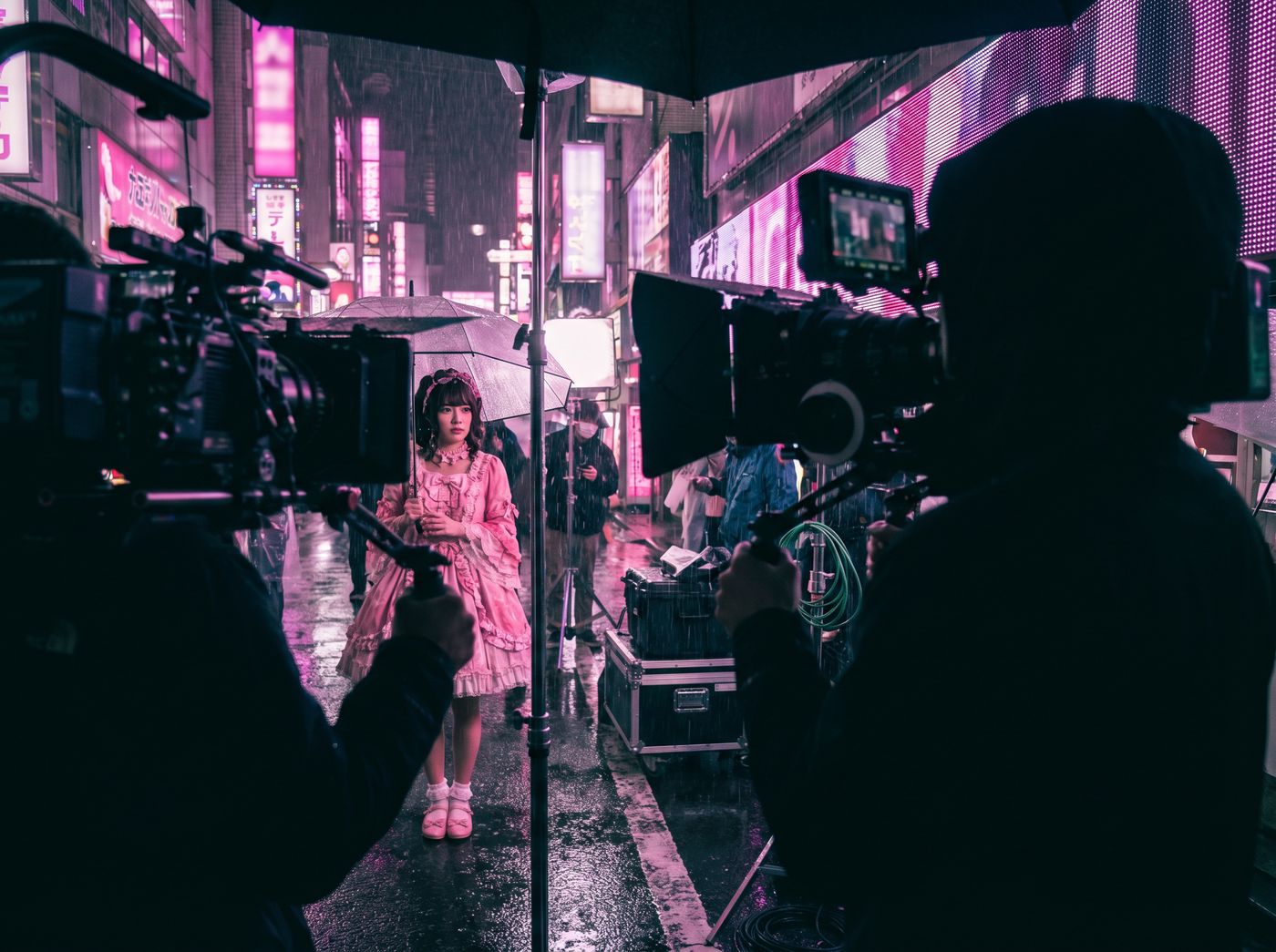 兄妹乱伦 美少女写真视频《霓虹雨夜》4K封面